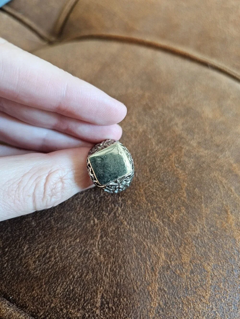 Vintage-style men's signet ring w/ intricate openwork floral or filigre Sz 8